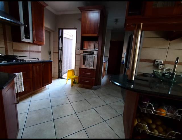 3 BEDROOM TOWNHOUSE FOR SALE IN CASHAN